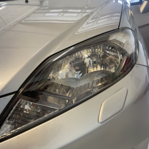 Bilpleje og rengøring – efter polering af forlygte med klart og gennemsigtigt lygteglas