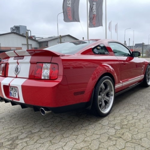 Rød Ford Mustang med keramisk coating og forbedret lakdybde