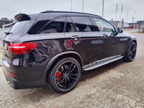 Keramisk coating af Mercedes SUV med dyb sort glans