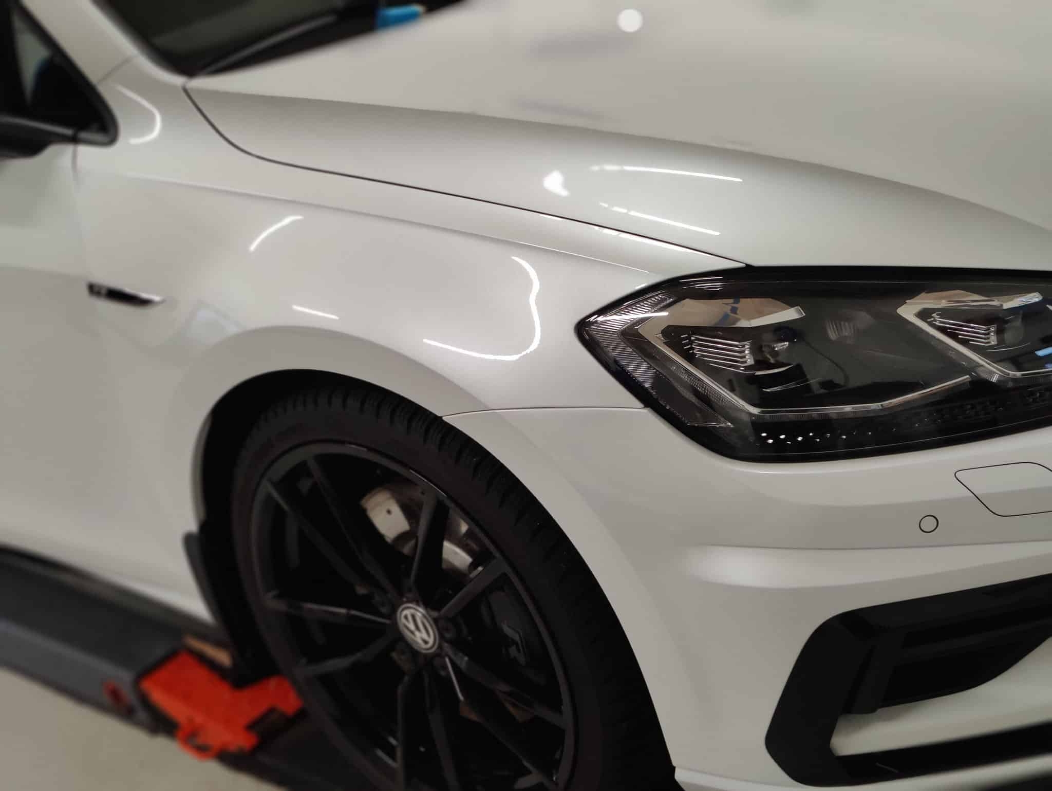 Professionel bilpleje i Esbjerg med fokus på lak og finish